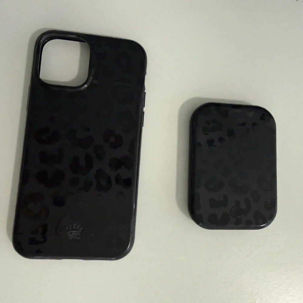 Velvet Caviar Case & MagSafe battery iPhone 12 Pro